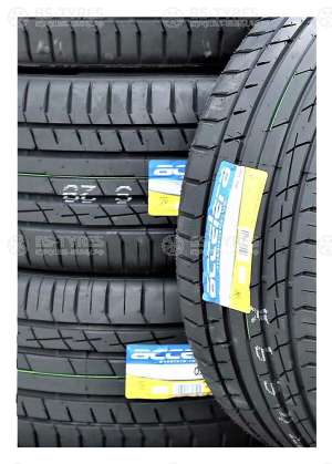 Accelera IOTA ST-68 285/40 R21 109W